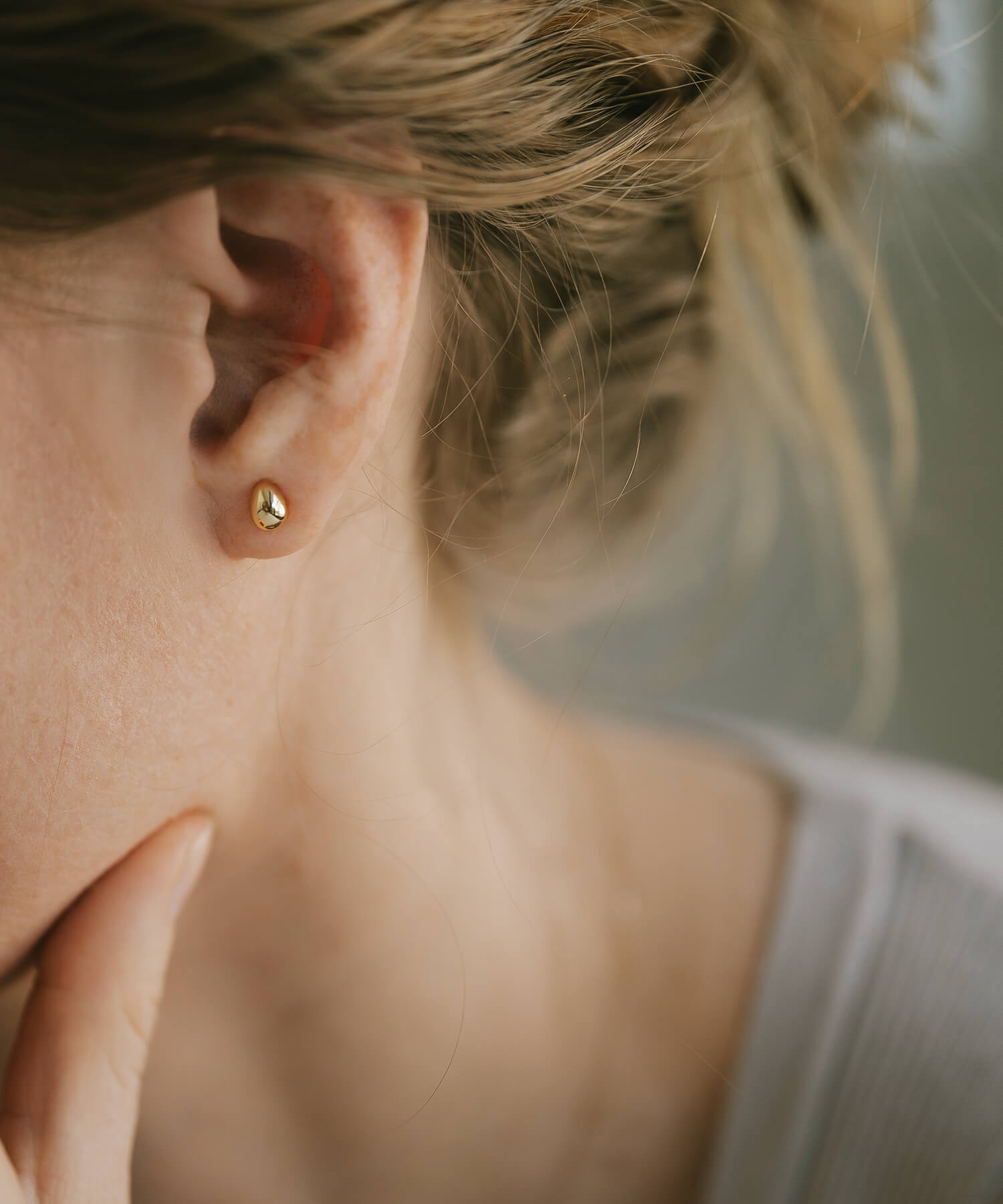 18K Gold Tiny Studs Earrings | MOLLICA