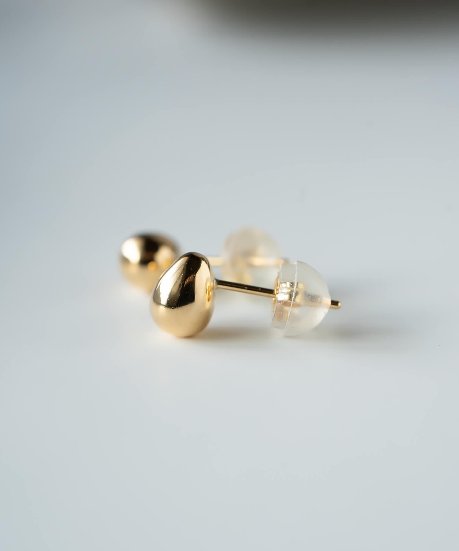 18K Gold Tiiny Studs Earrings | MOLLICA-GRAND