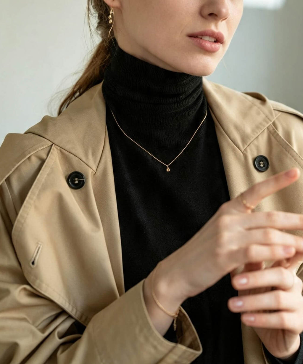 18K gold egg pendant necklace detail