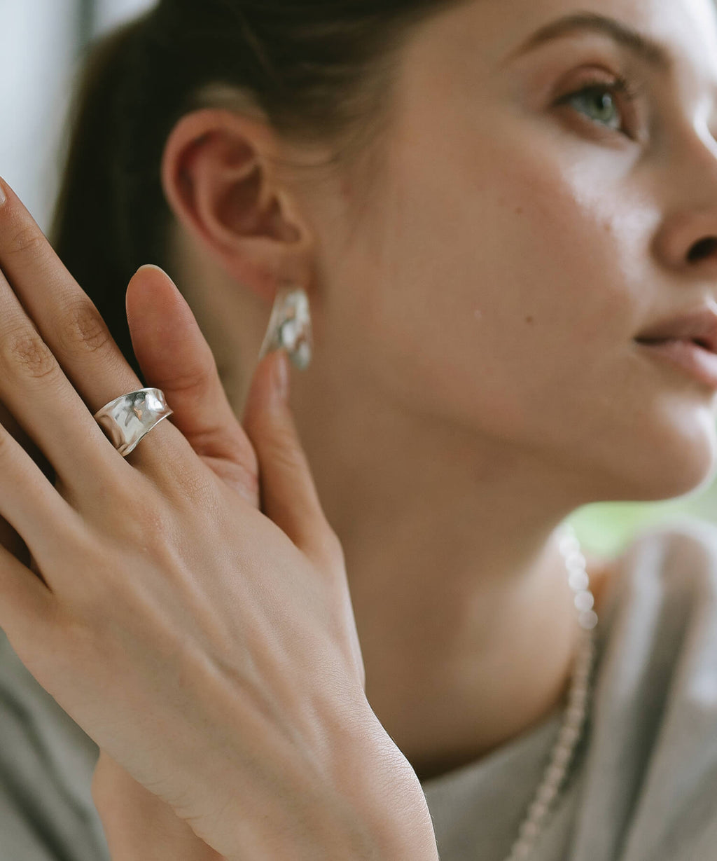 925 Sterling Silver Hammered Wide Ring | MOONU