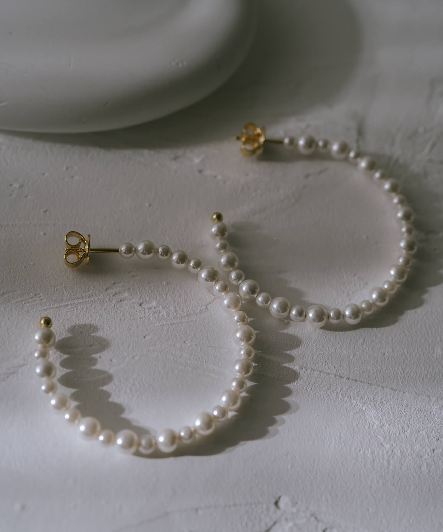 18K Gold Plated Sterling Silver Aperta Pearl Hoop Earrings | MUNE