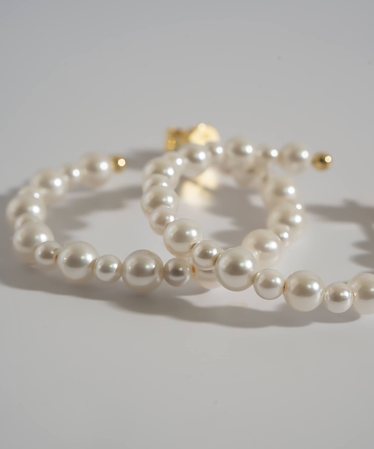 18K Gold Plated Sterling Silver Aperta Pearl Hoop Earrings | MUNE