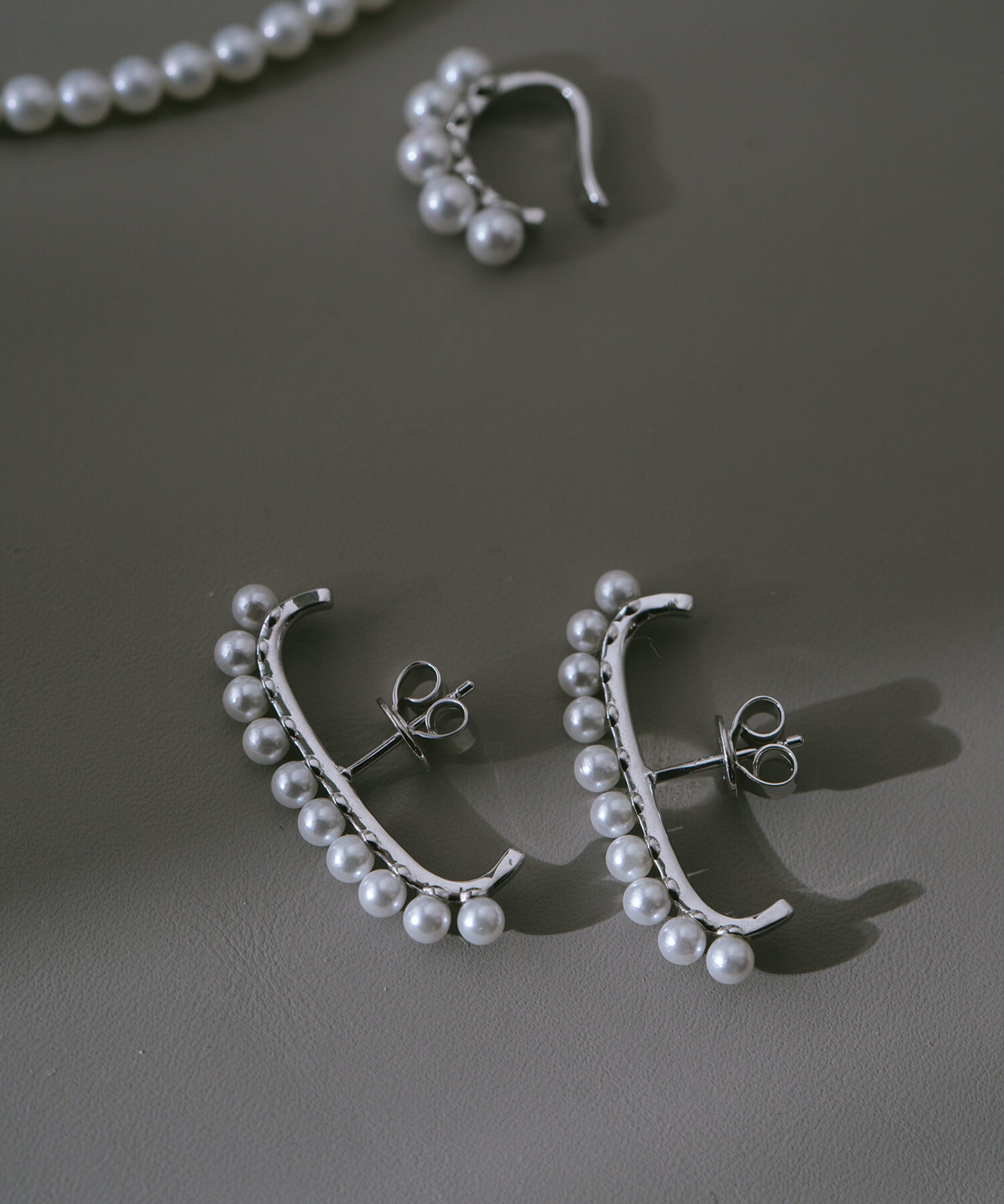 18K Gold Plated Sterling Silver Lune Bow Pearl Earrings | NELVI