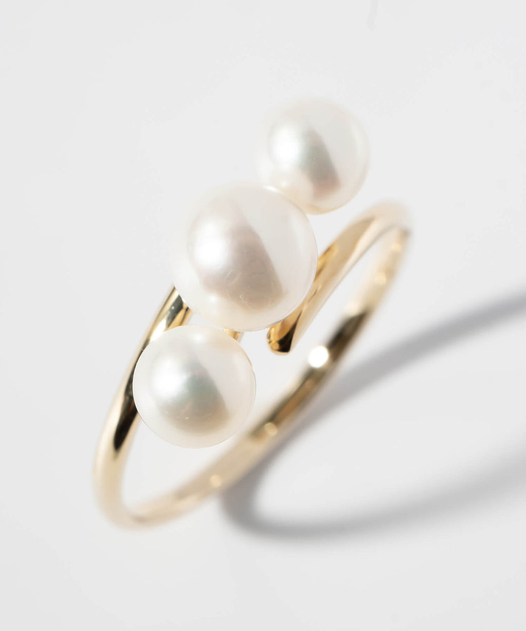 10K Gold Swirl Ring with Triple Freshwater Pearls | PERLE-DINI