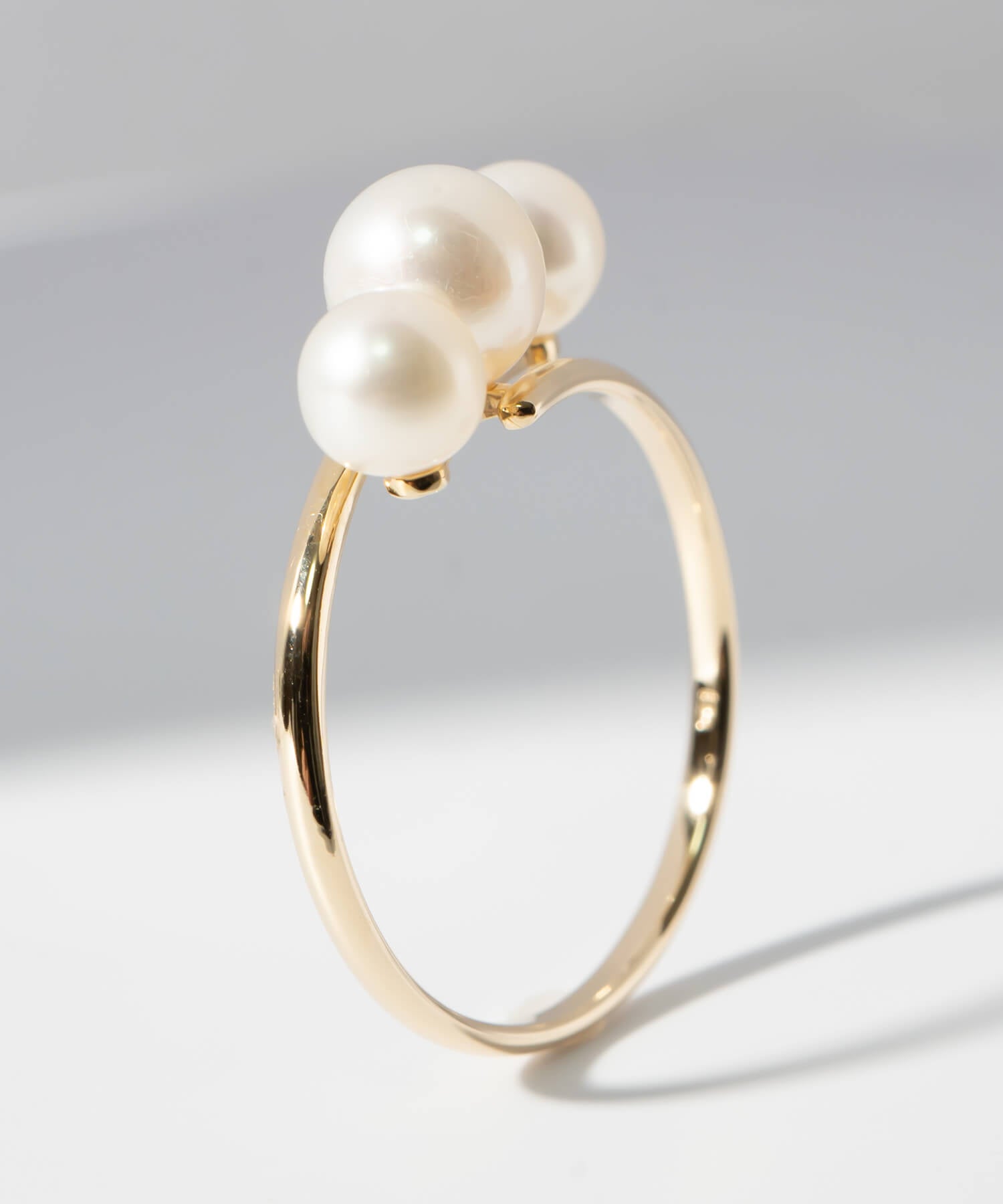 10K Gold Swirl Ring with Triple Freshwater Pearls | PERLE-DINI