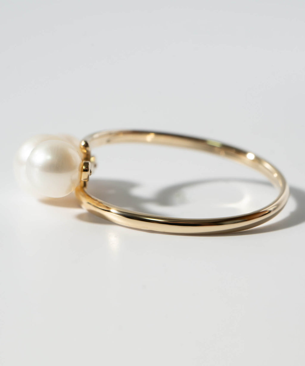10K Gold Swirl Ring with Triple Freshwater Pearls | PERLE-DINI