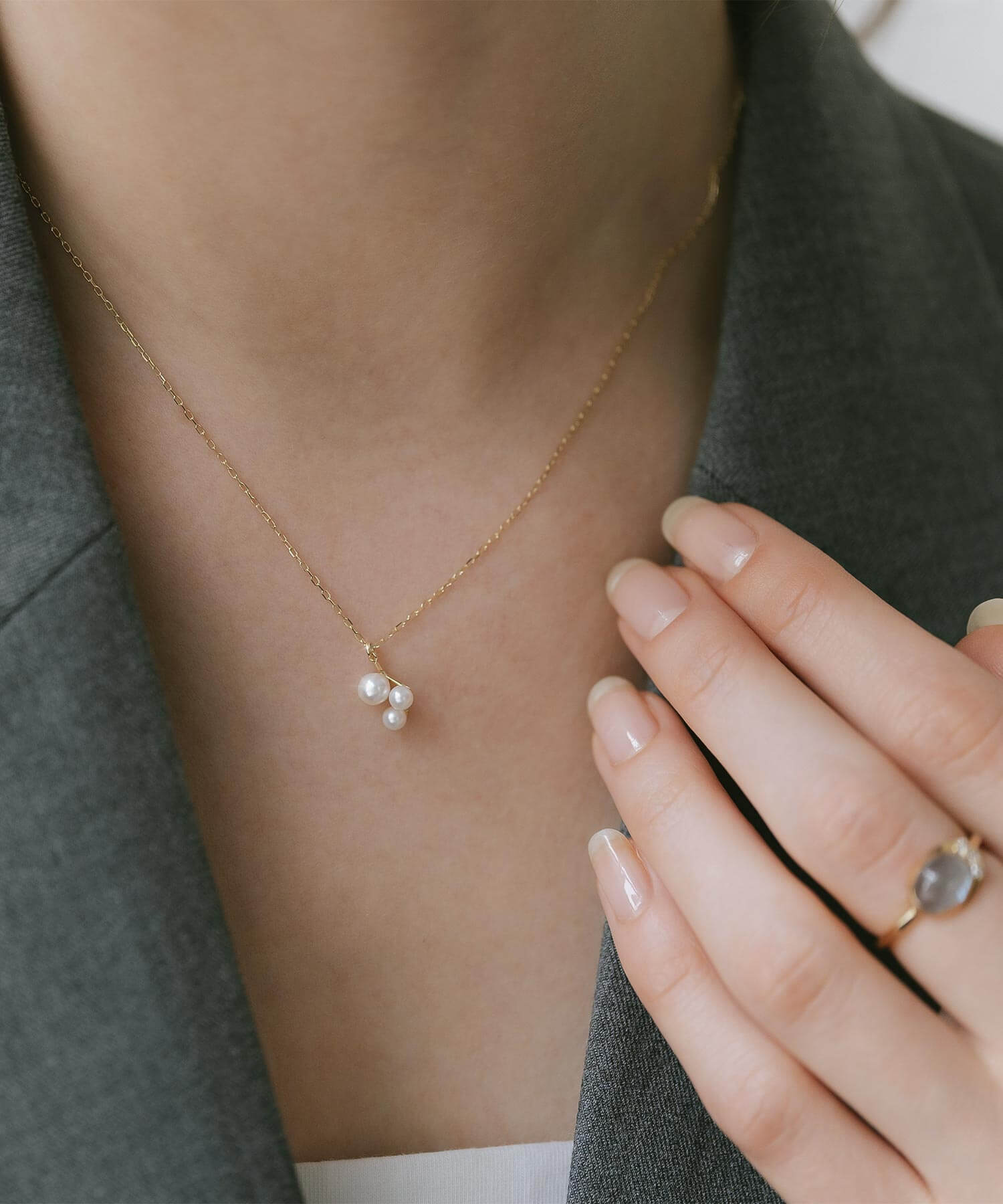 10K Gold Triple Drop Pearls Necklace | PERLE-ECUME