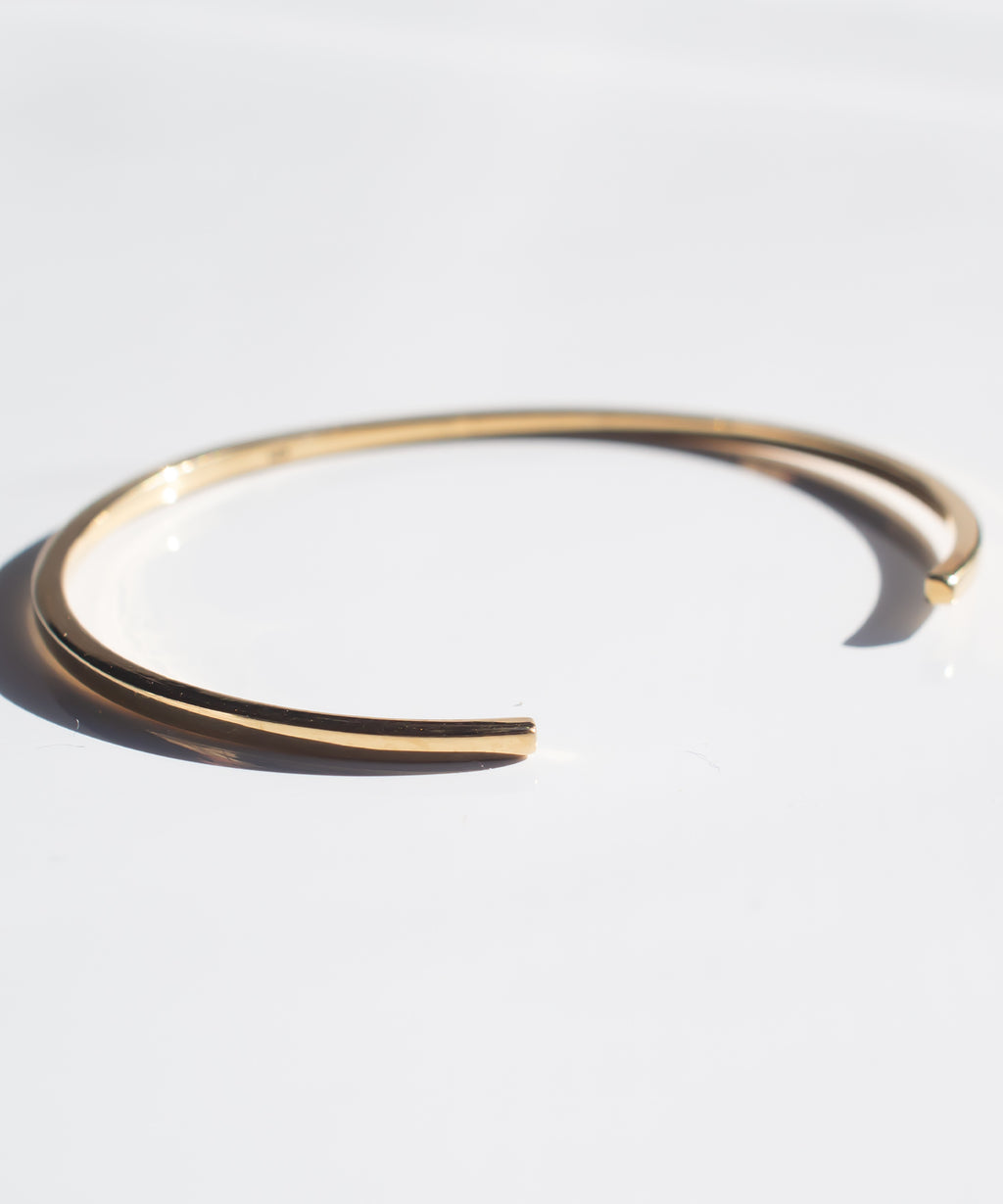 18K Gold Plated Sterling Silver Elegant Slim Plane Bangle | PIANTA