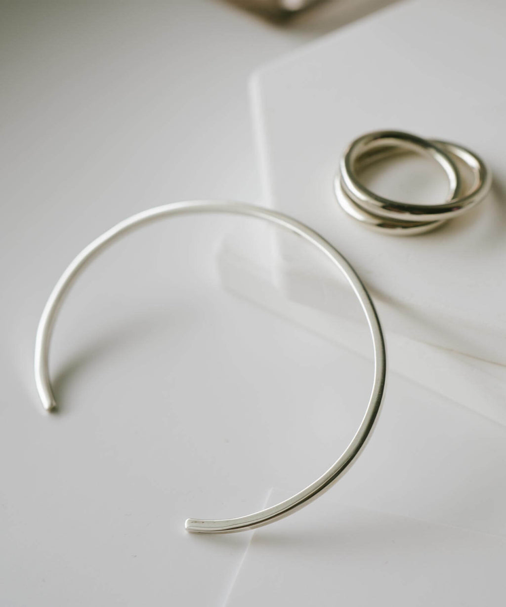 18K Gold Plated Sterling Silver Elegant Slim Plane Bangle | PIANTA
