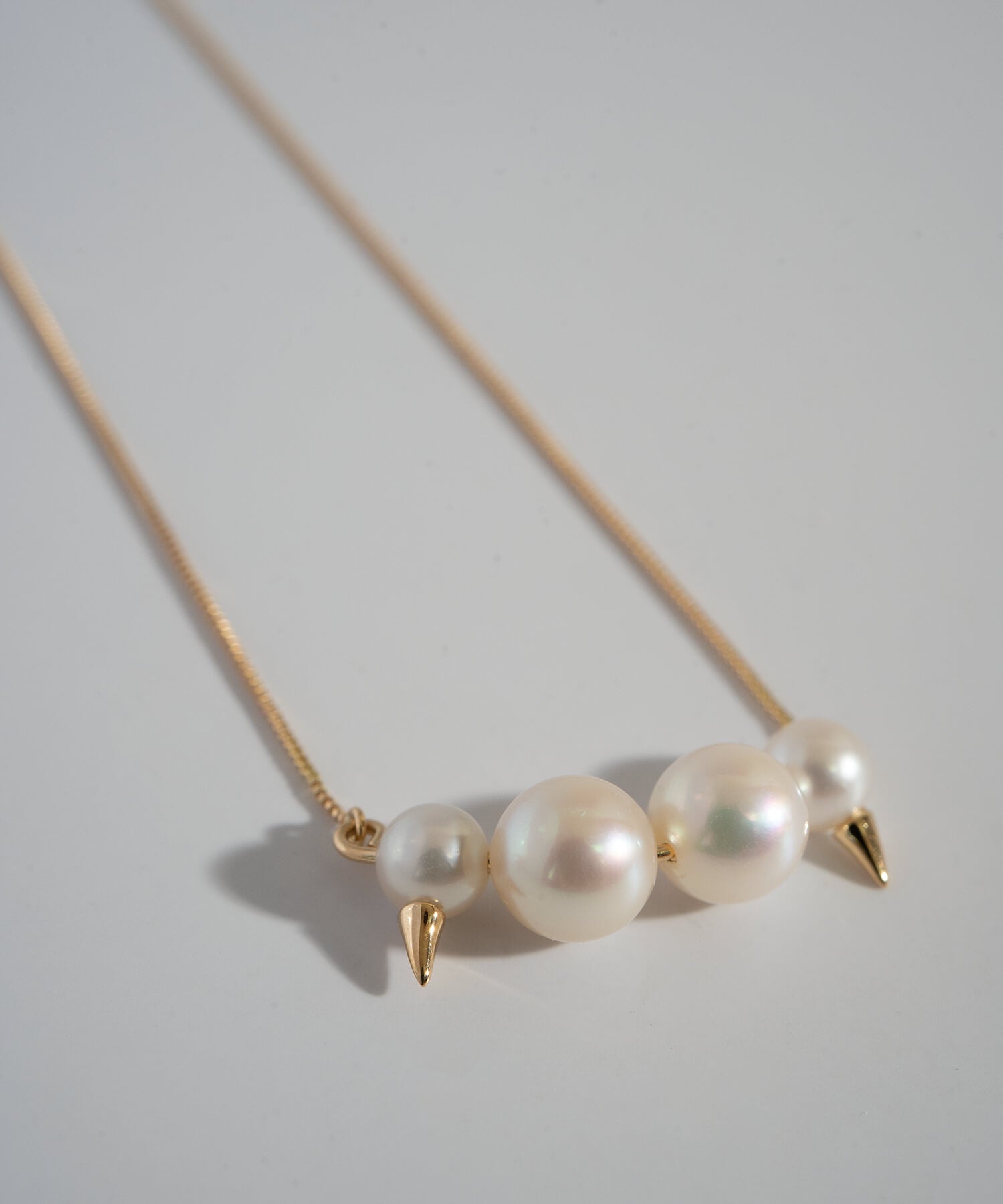 Spike Studs Pearl Necklace | QUATLUNE