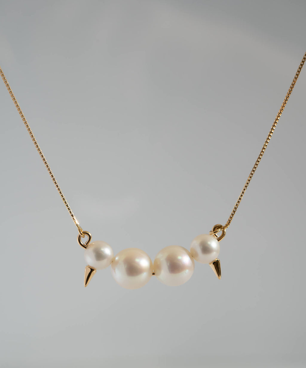 Spike Studs Pearl Necklace | QUATLUNE