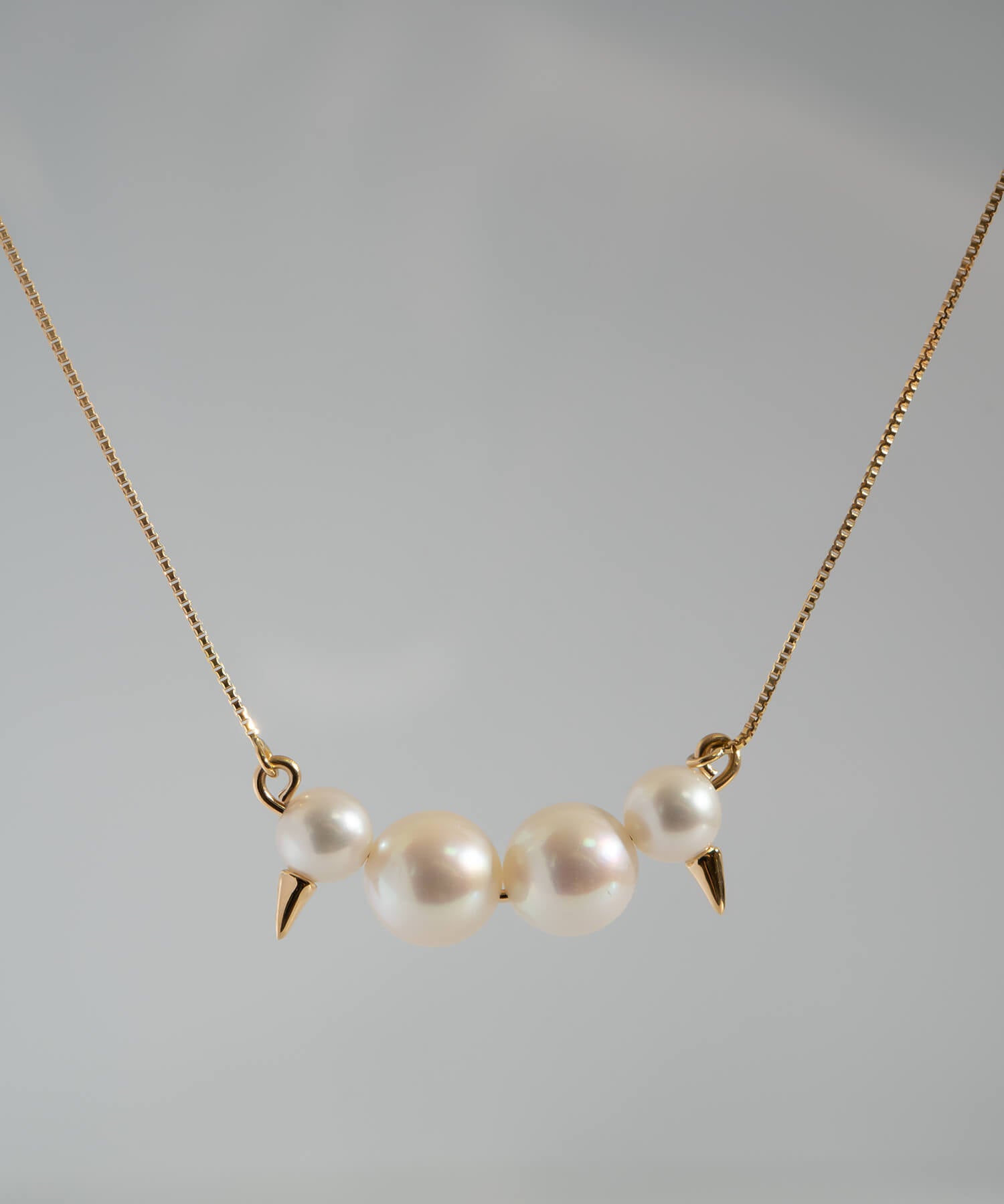Spike Studs Pearl Necklace | QUATLUNE