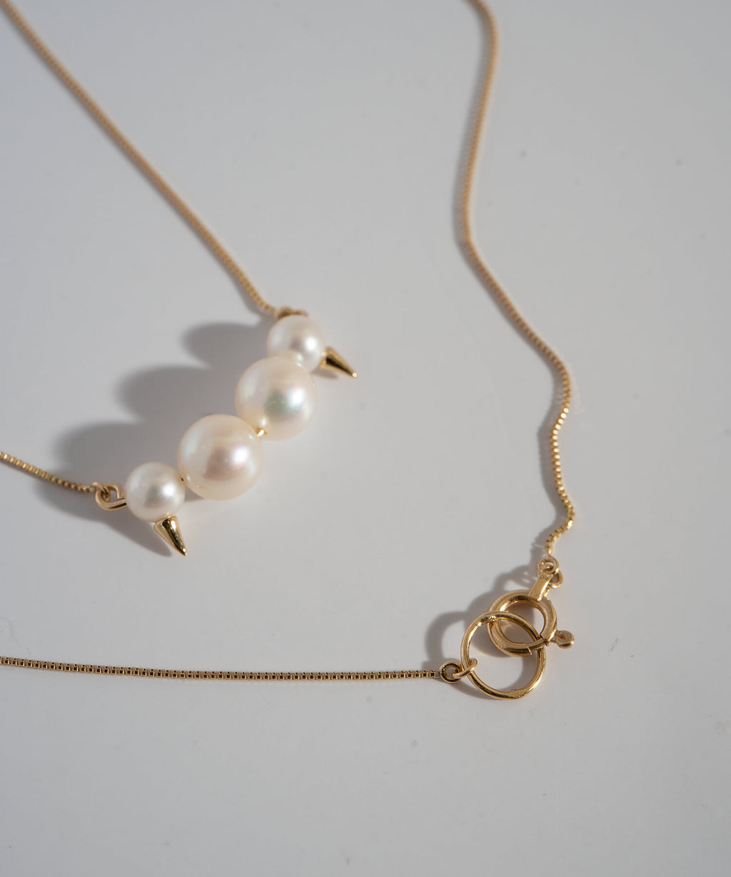 Spike Studs Pearl Necklace | QUATLUNE