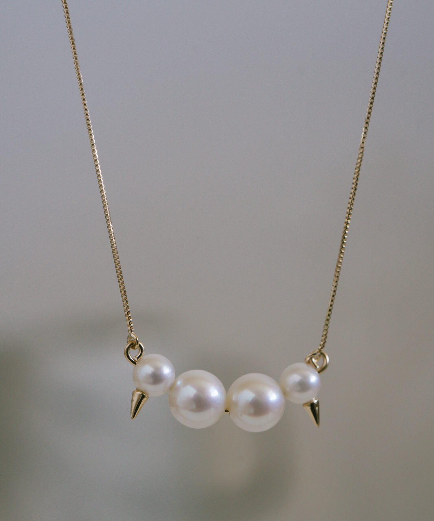 Spike Studs Pearl Necklace | QUATLUNE
