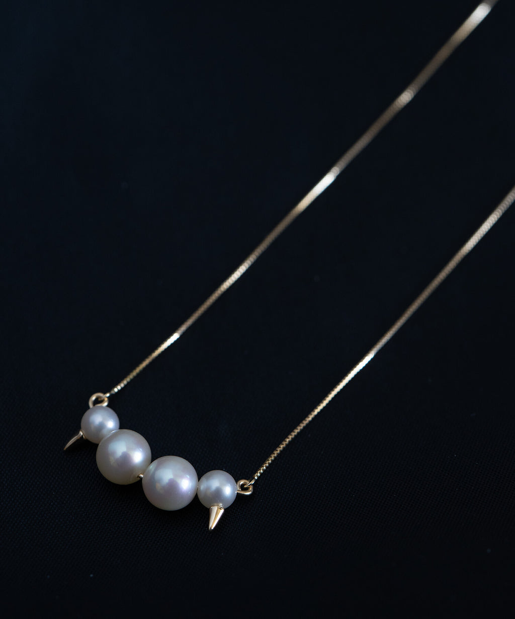 Spike Studs Pearl Necklace | QUATLUNE