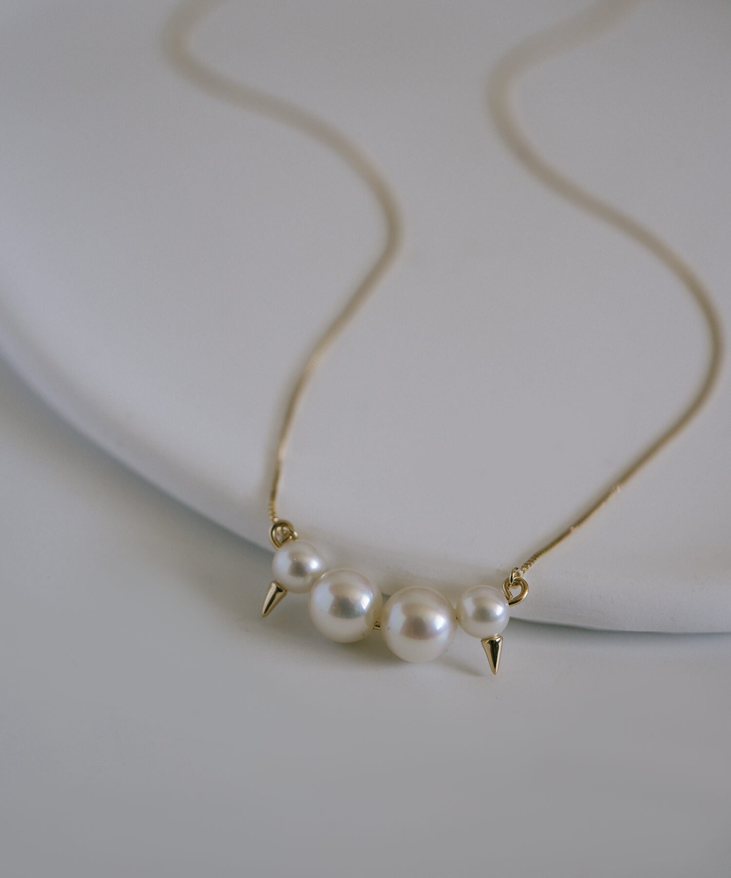 Spike Studs Pearl Necklace | QUATLUNE