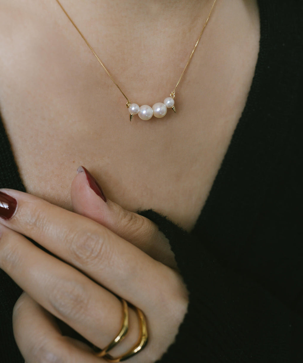 Spike Studs Pearl Necklace | QUATLUNE
