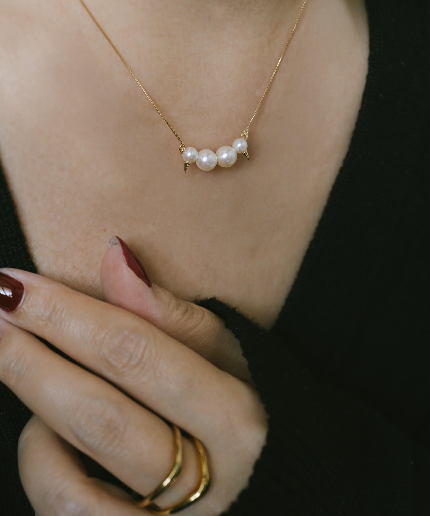 Spike Studs Pearl Necklace | QUATLUNE
