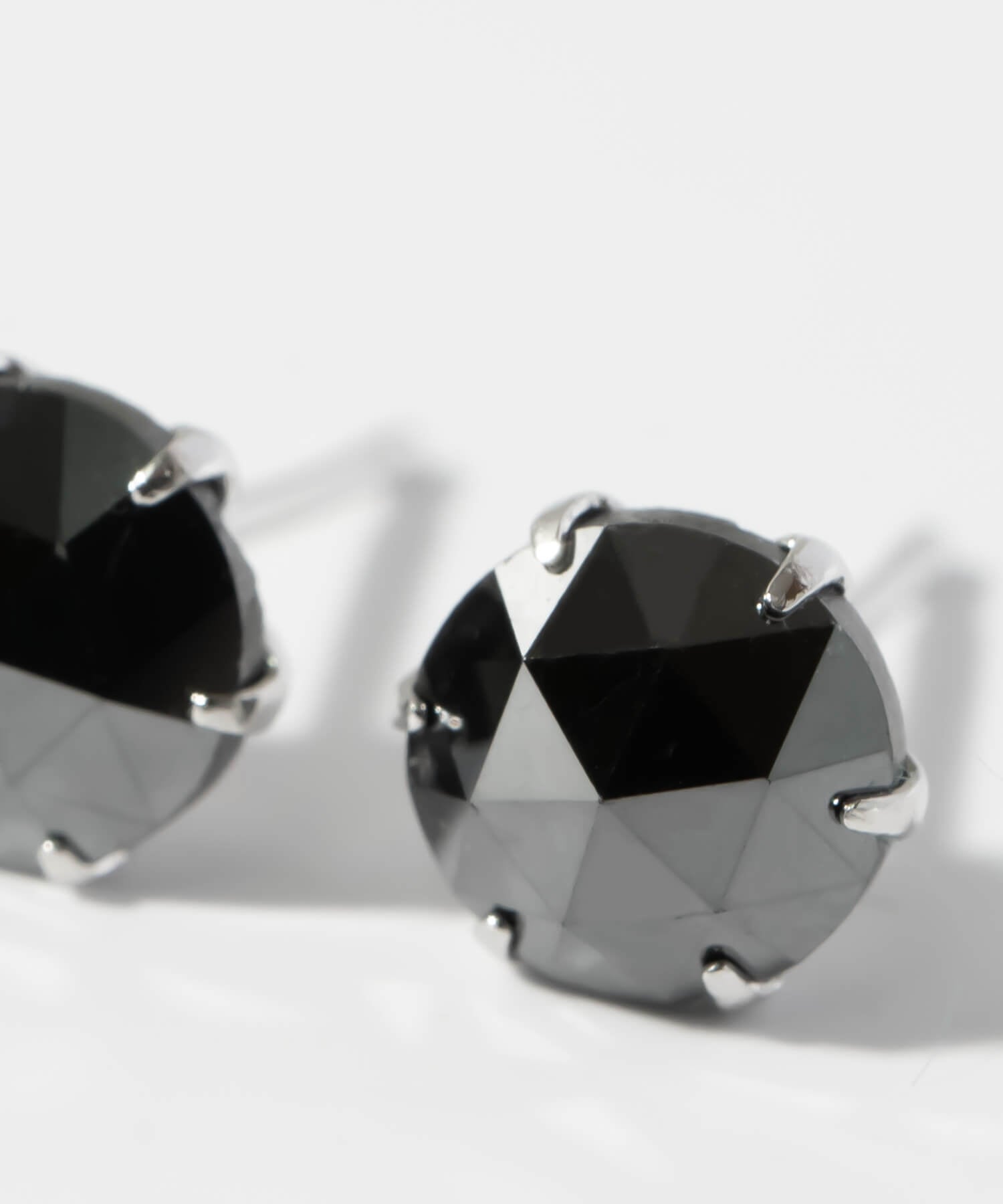 Black Diamond Platinum Studs Earrings | ROSA-NOTTE