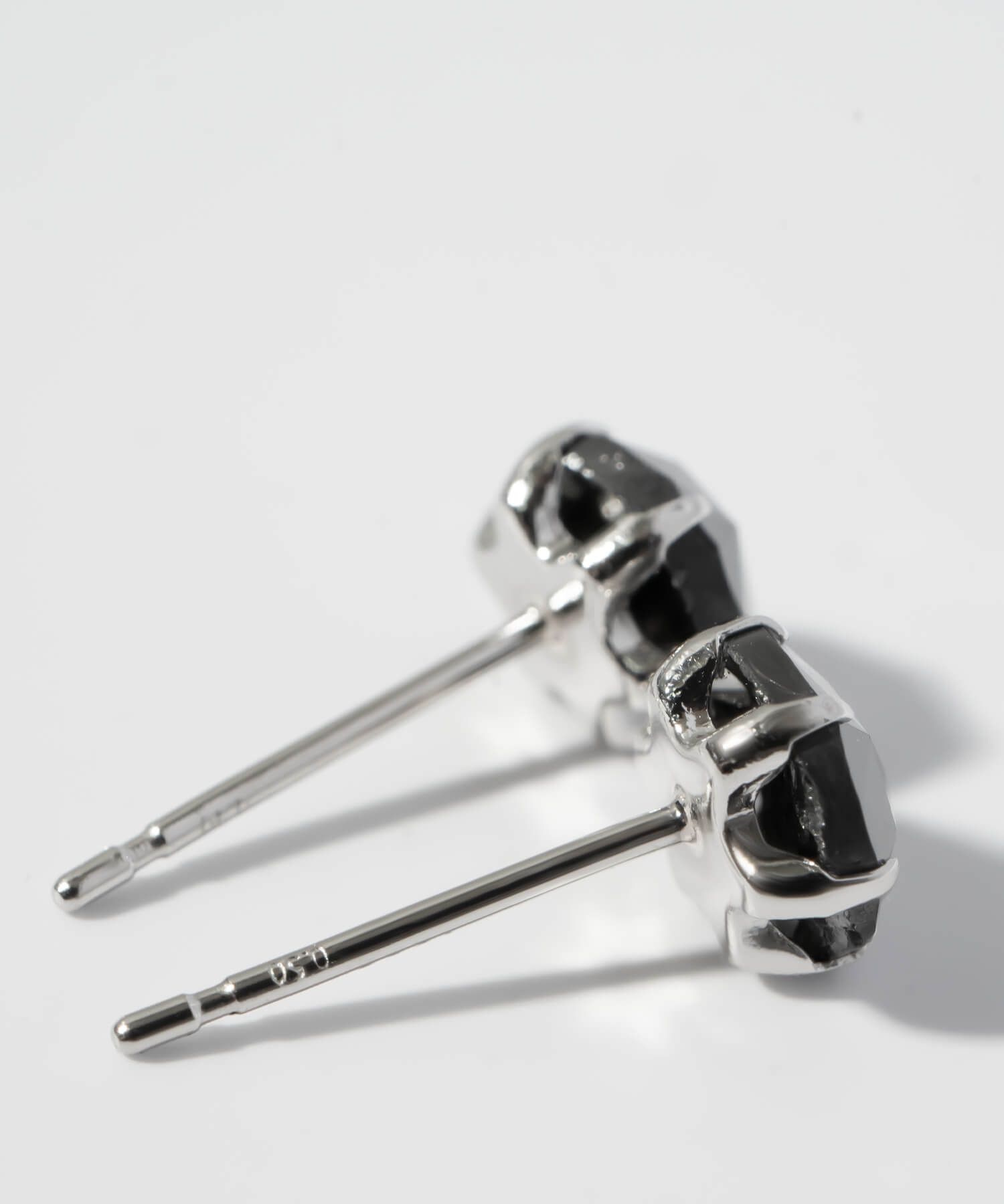 Black Diamond Platinum Studs Earrings | ROSA-NOTTE