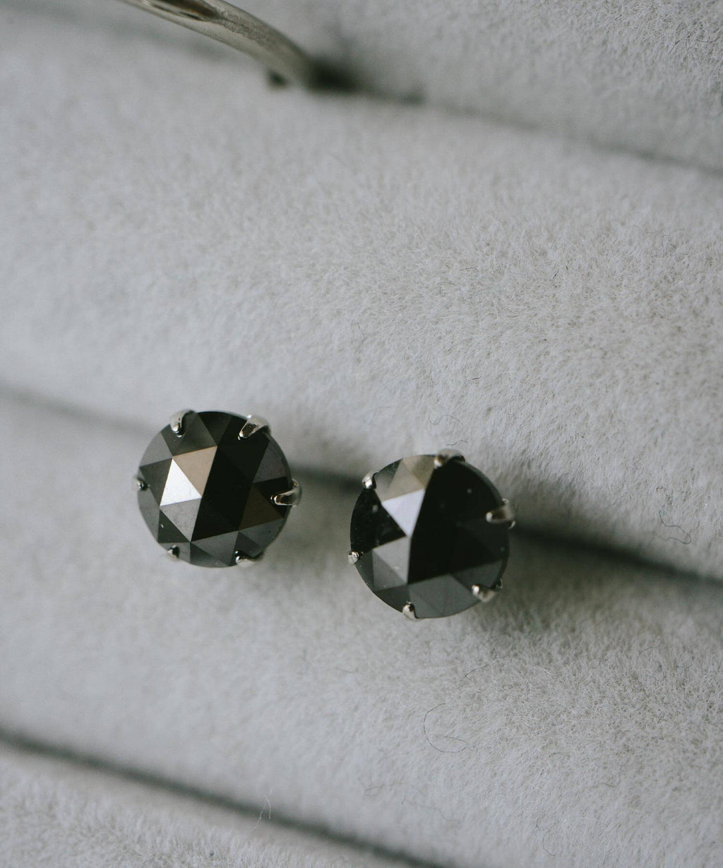 Black Diamond Platinum Studs Earrings | ROSA-NOTTE