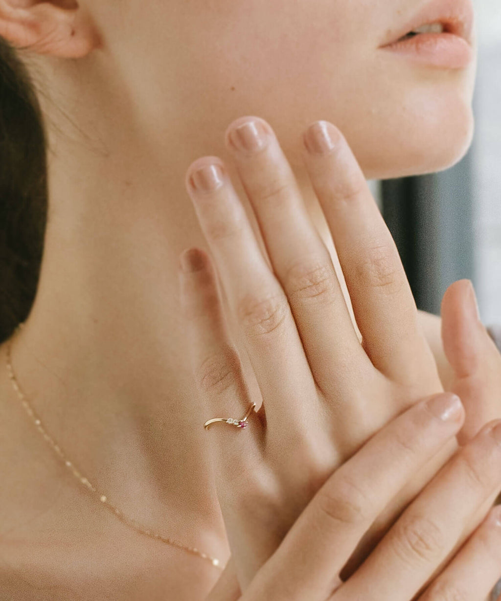 V-shaped Gemstone Ring | TERRA-KLADIA