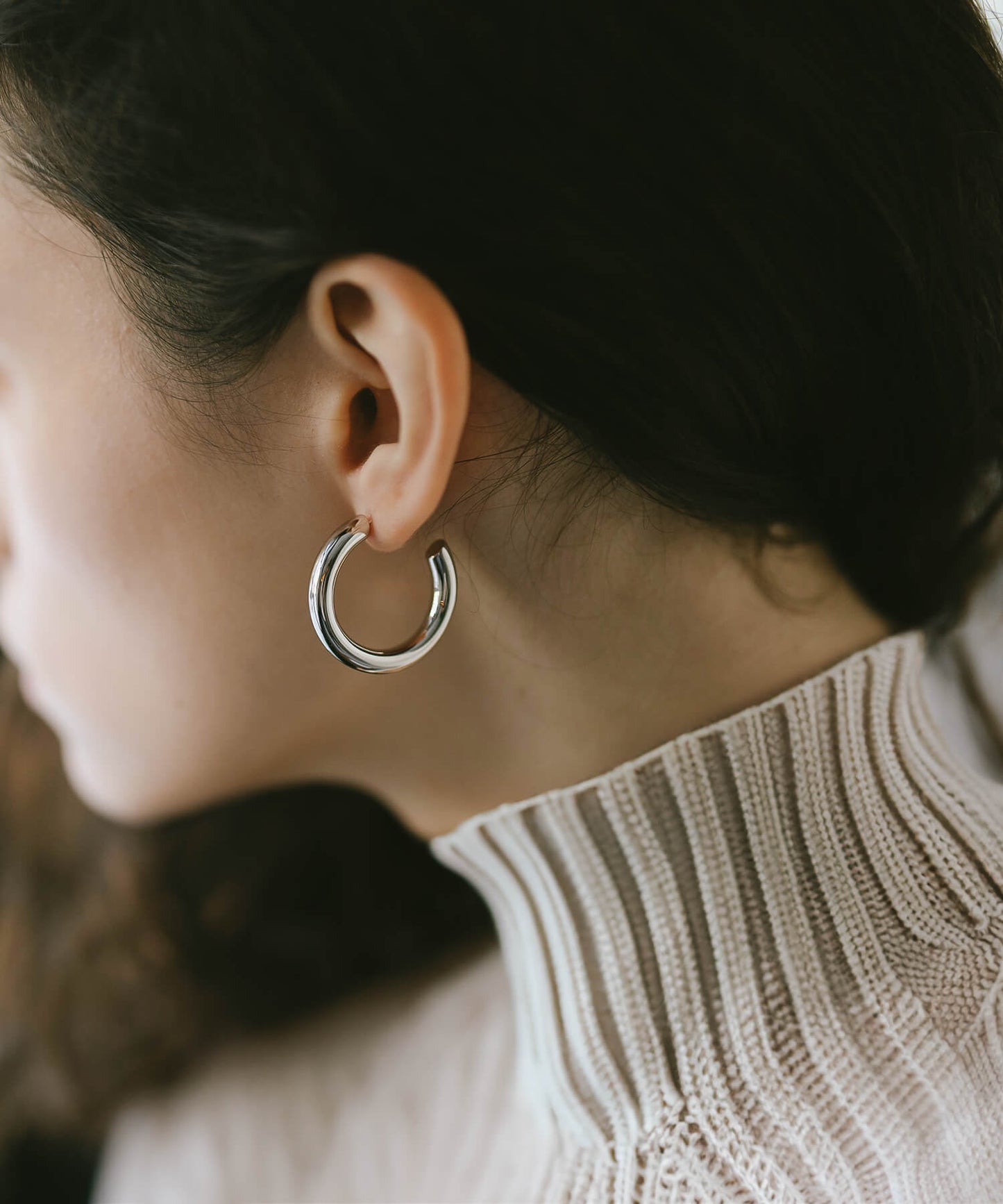 Round Tube Hoop Earrings | GIOOVE-LUNA HOOP PIERCE