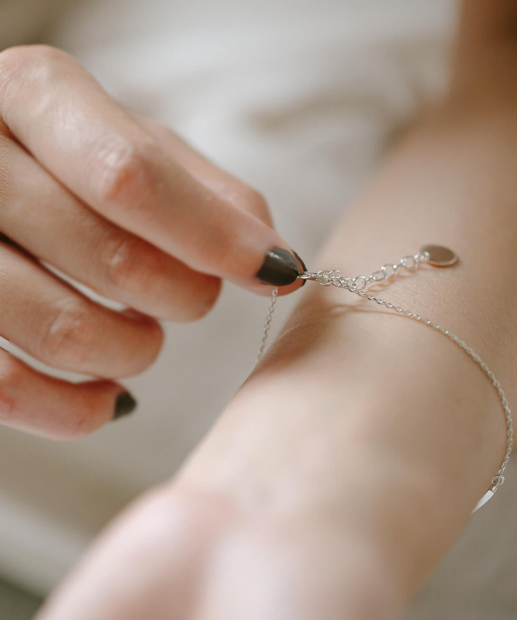 18K Gold Plated Sterling Silver Minimal Skinny Bar Bracelet | TIGO