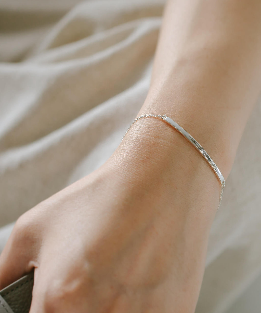 18K Gold Plated Sterling Silver Minimal Skinny Bar Bracelet | TIGO