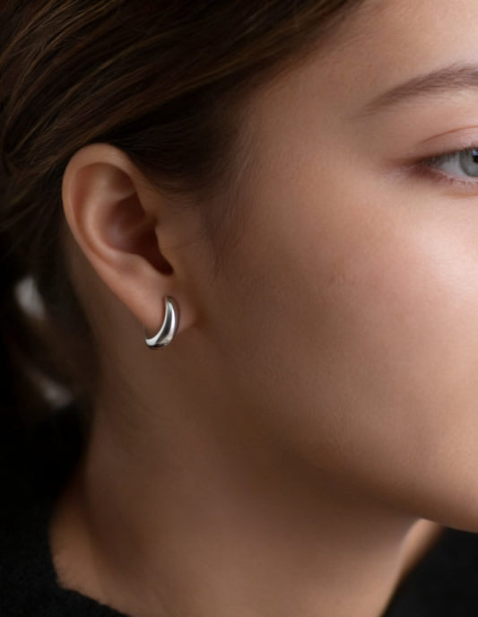 Silver925 Chubby Curve Bar Earrings | CUULLA