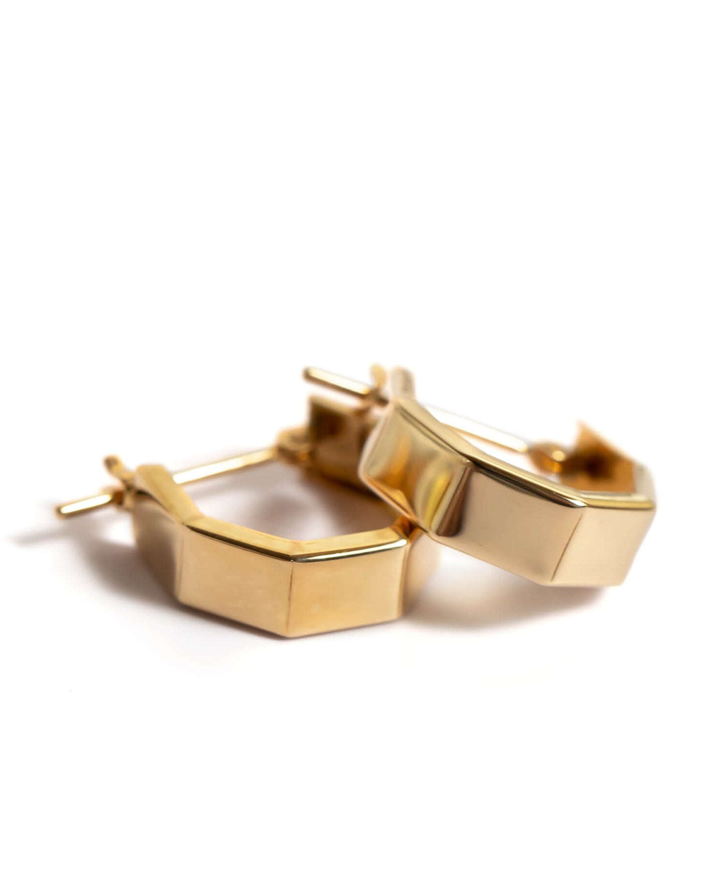 18K Huggie Hoop Earrings | SOLUA