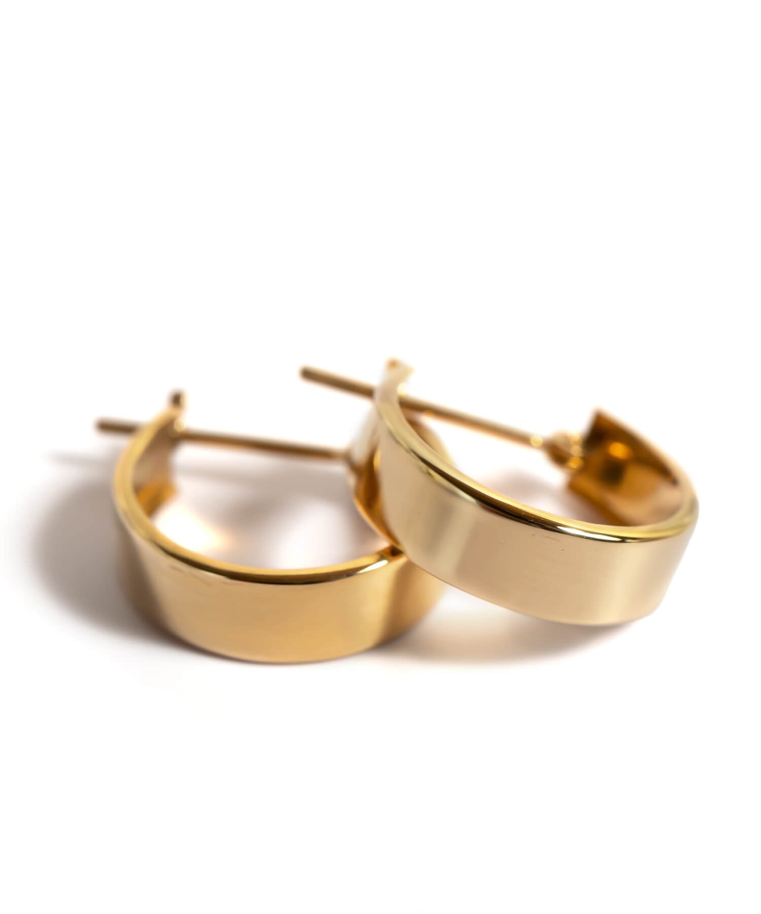 18K Gold Huggie Hoop Earrings | SOLUA