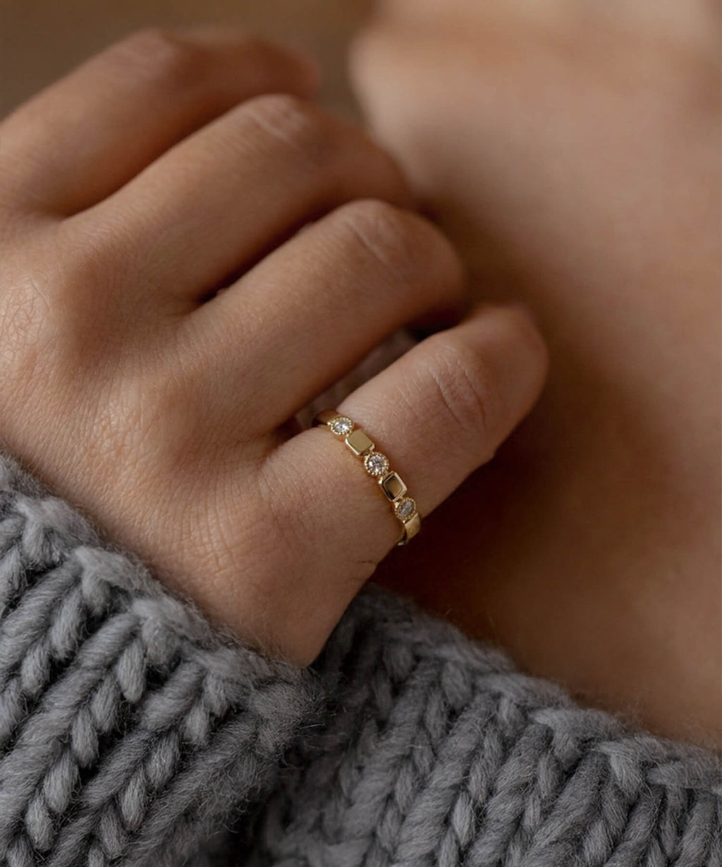 K18 Pulse Line Diamond Ring | TESSERA RING