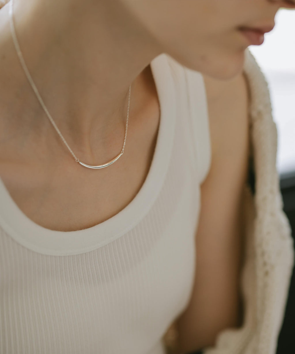 Smile Line Bar Necklace TIGO - 18K Gold Plated Sterling Silver