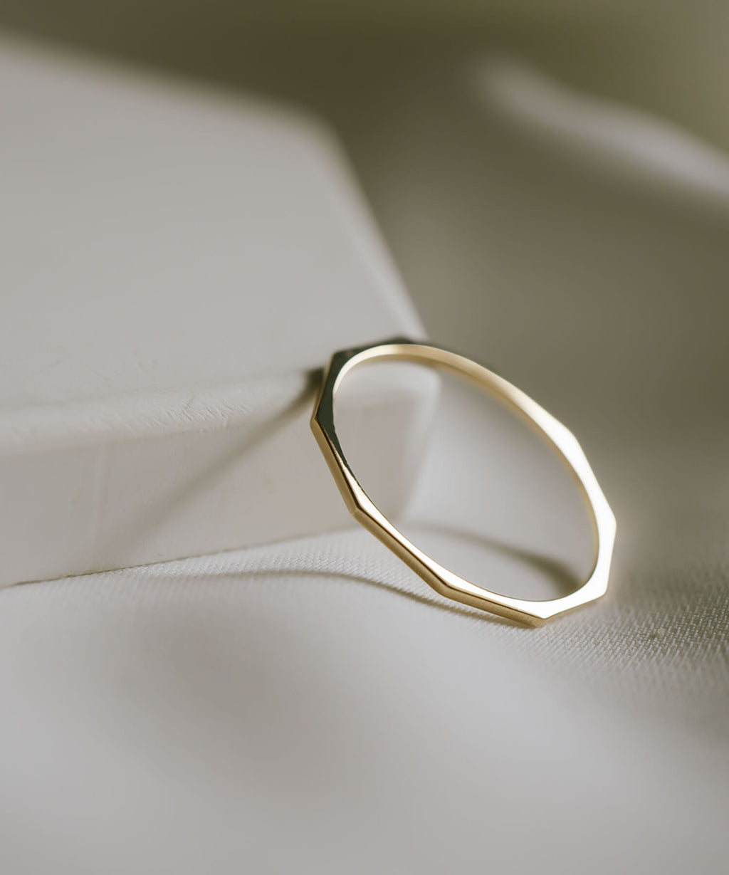 The ten flat facets of the 18K gold skinny ring