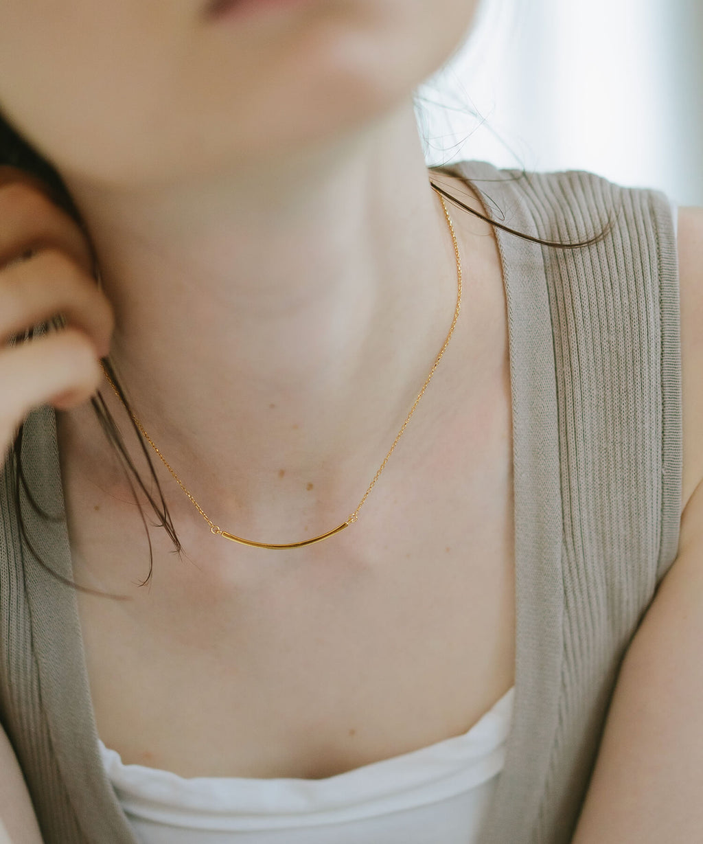 18K Gold Plated Sterling Silver Smile Line Bar Necklace | TIGO