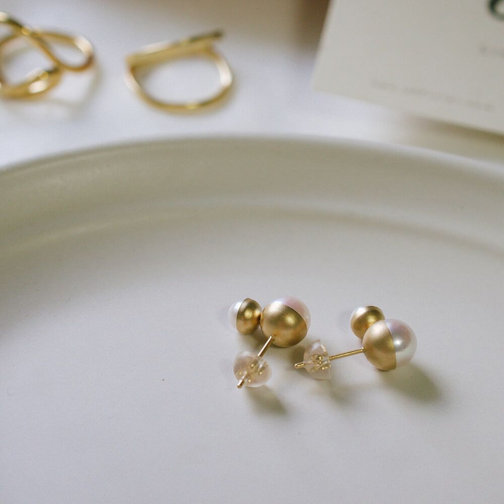 18K Gold Twin Pearl Half Cap Earrings | POLLUX