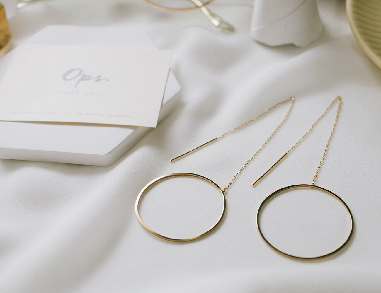 18K Gold Elegant Hoop Chain Earrings | DENEB