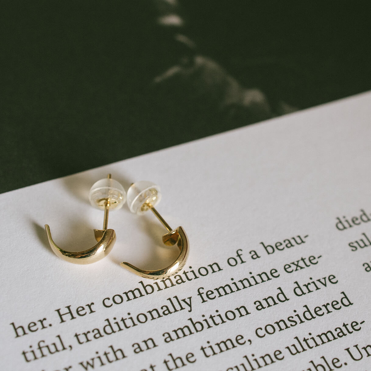 18K Gold Half Moon Stud Earrings | LUZON