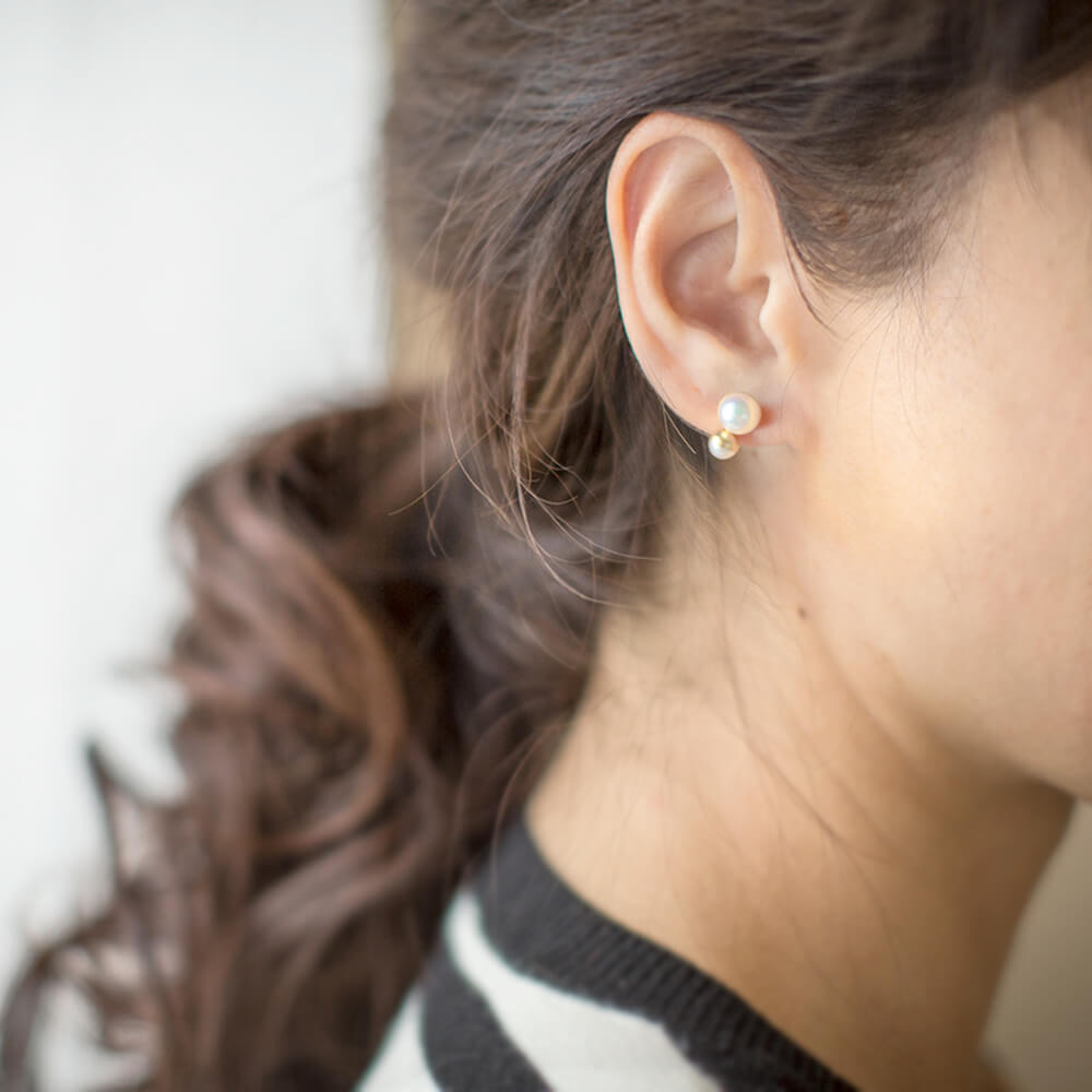 18K Gold Twin Pearl Half Cap Earrings | POLLUX