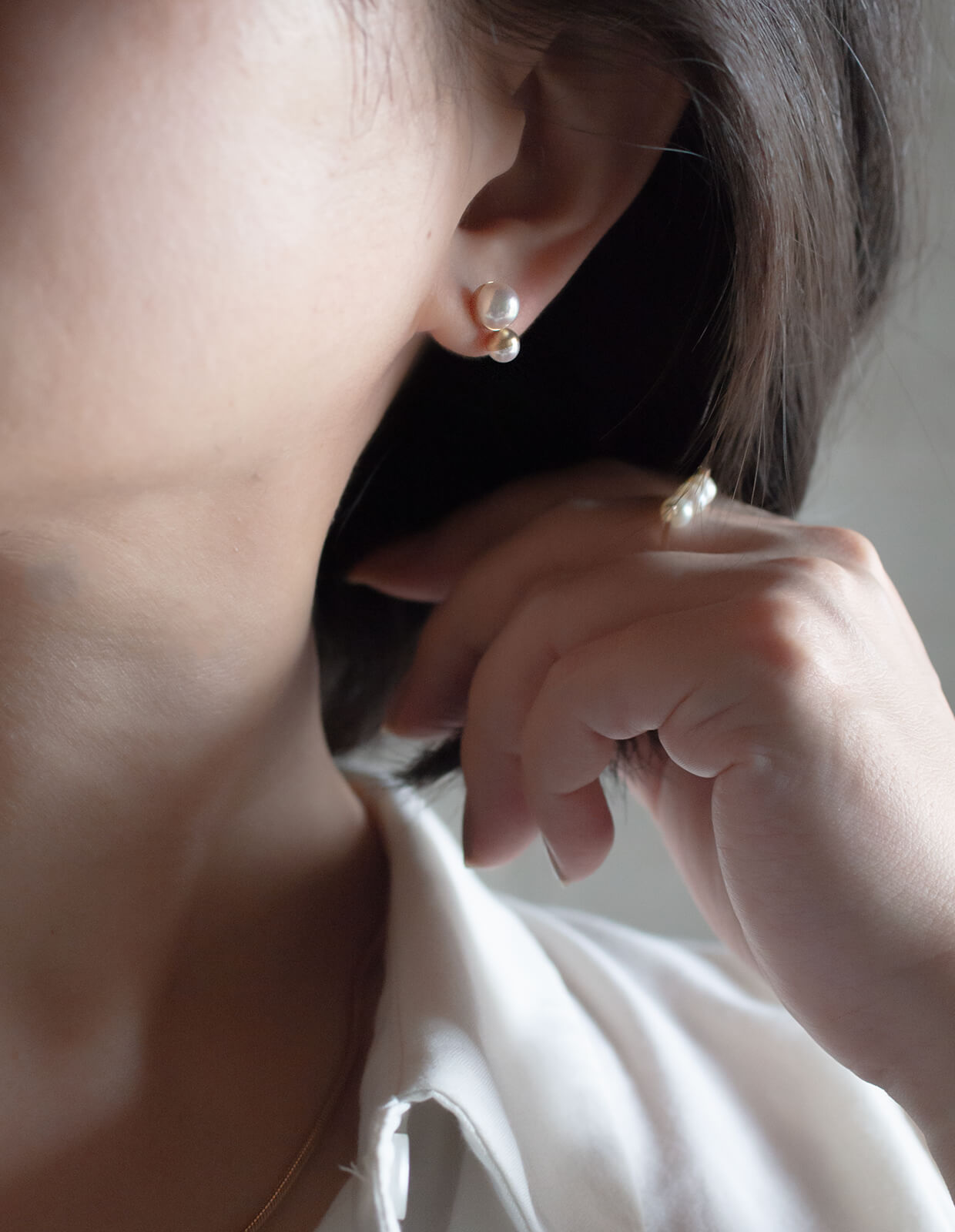 18K Gold Twin Pearl Half Cap Earrings | POLLUX