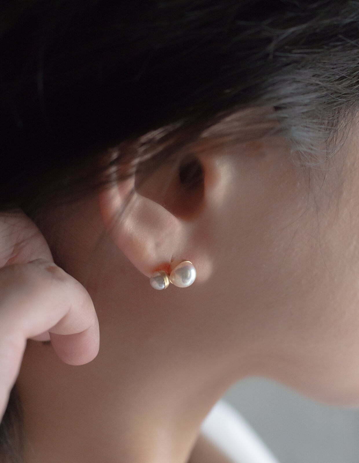 18K Gold Twin Pearl Half Cap Earrings | POLLUX
