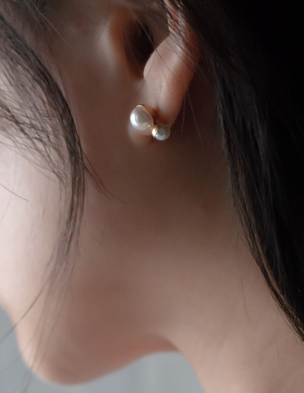 18K Gold Twin Pearl Half Cap Earrings | POLLUX