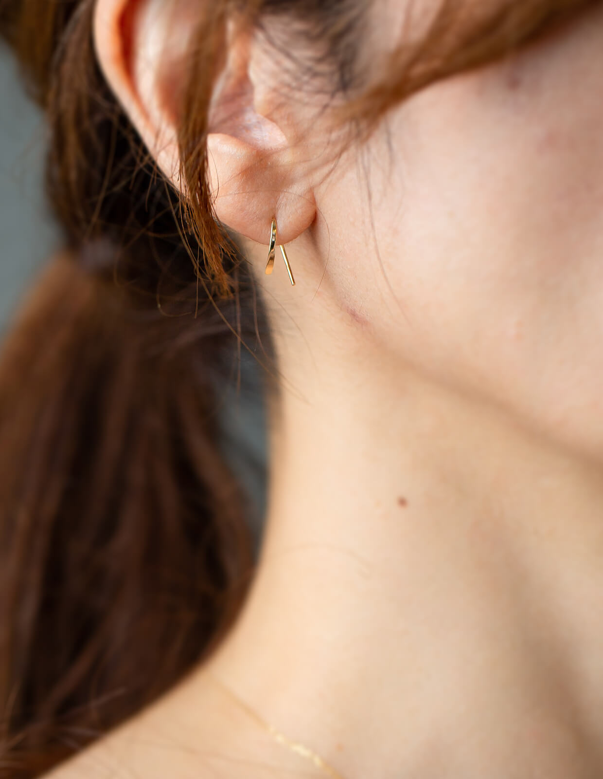 10K Gold Tiny Hang Earrings | GOUCCIA-MINI-10K