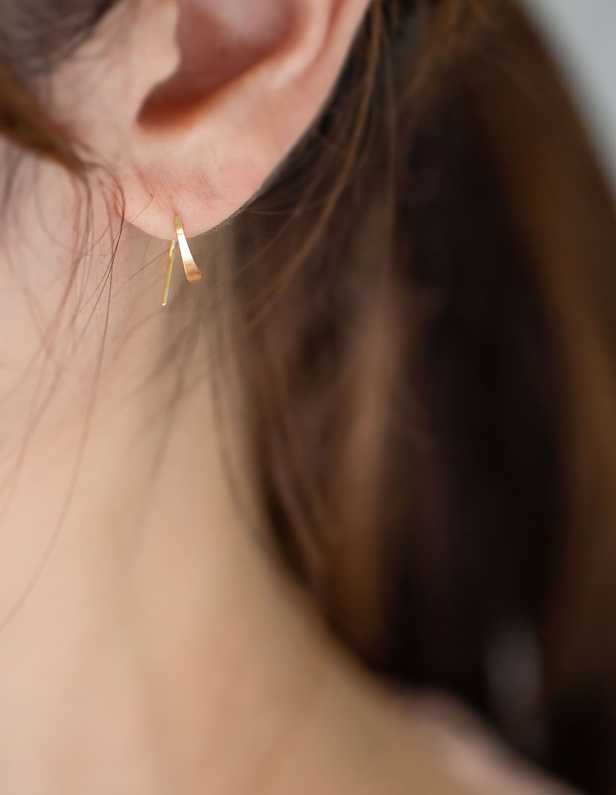 10K Gold Tiny Hang Earrings | GOUCCIA-MINI-10K