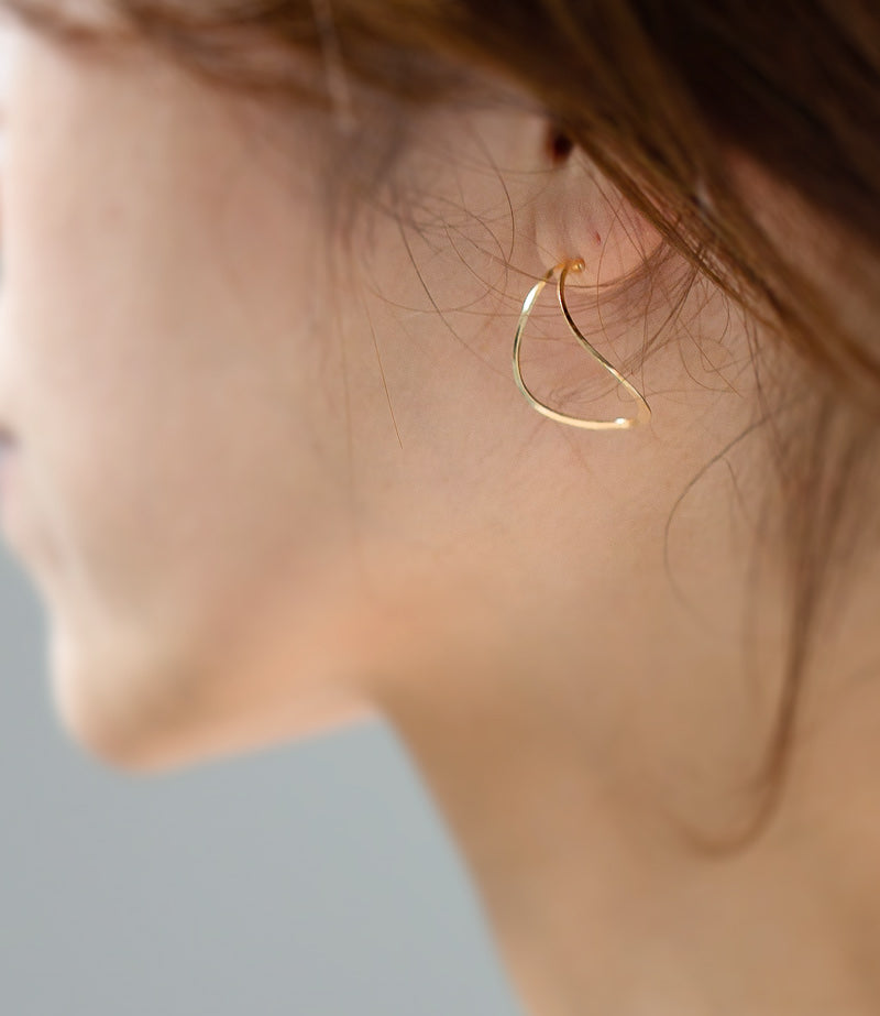 18K C Curv Delicate Hang Earrings | DINEO
