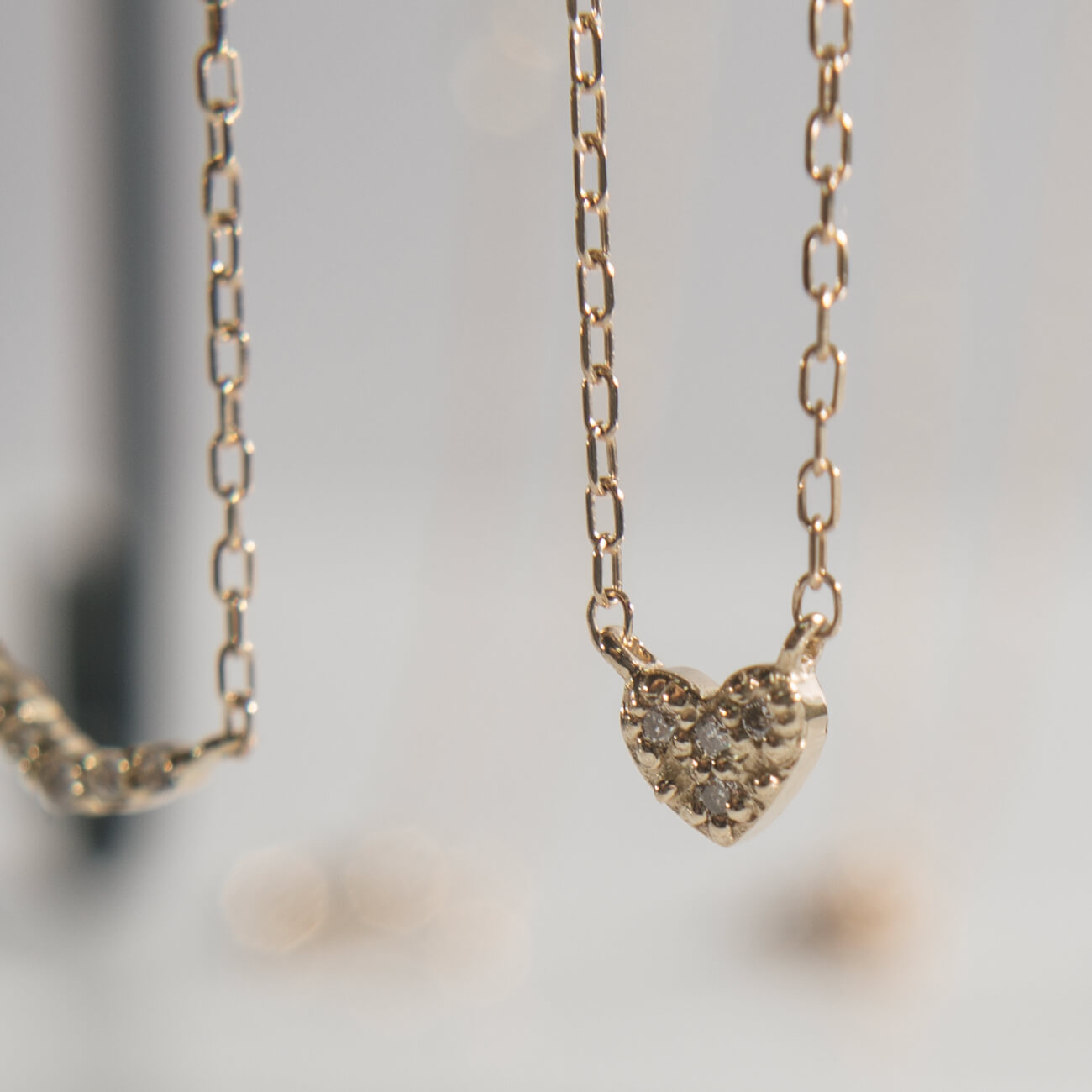 Tiny Diamond Motif Gold Necklace | MELE-NK