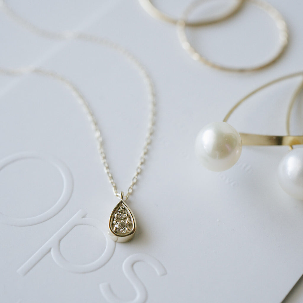 10K Gold Tiny Dorp Diamond Necklace | ASTERI-SPICA
