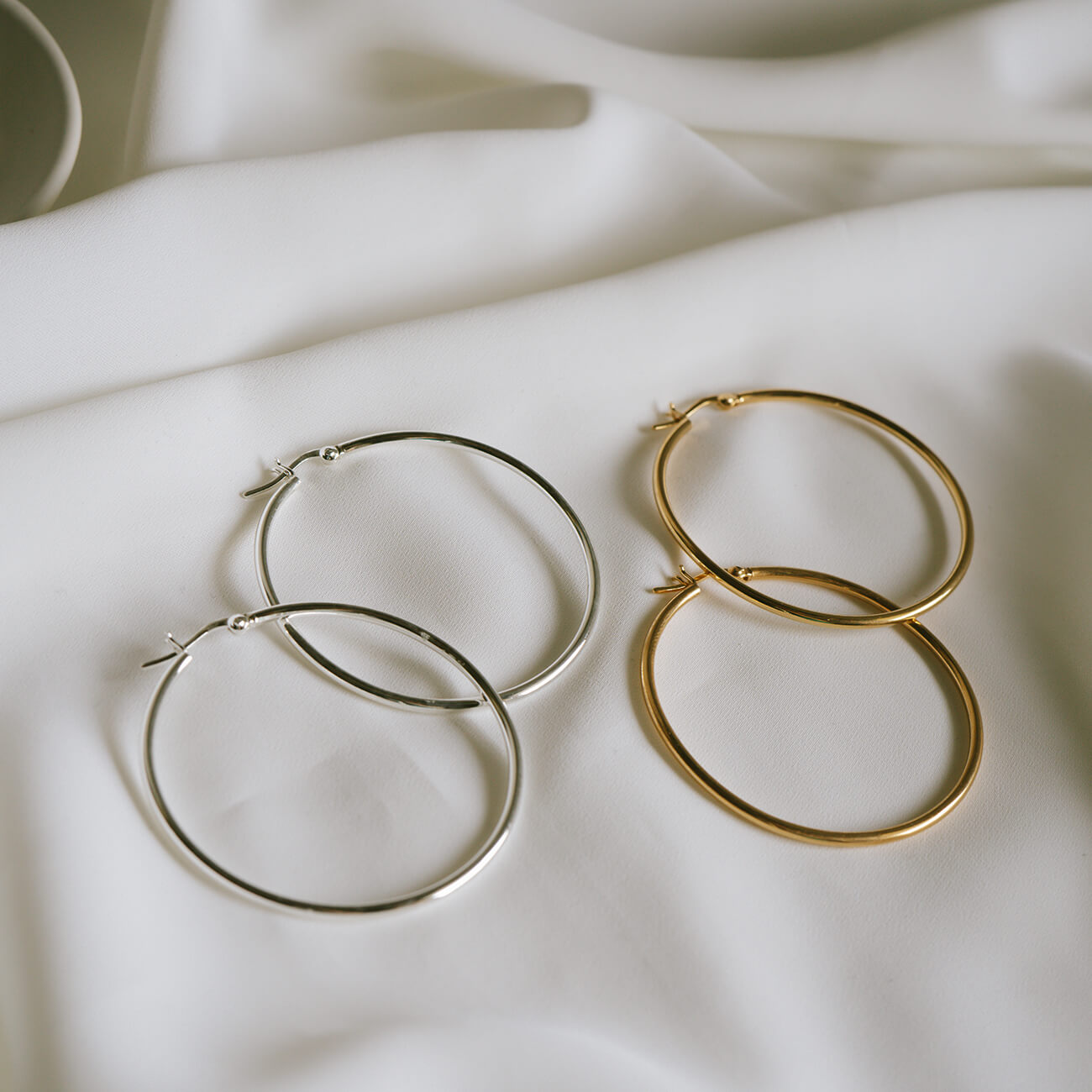 Classic Round Hoop Earrings | GIOOVE