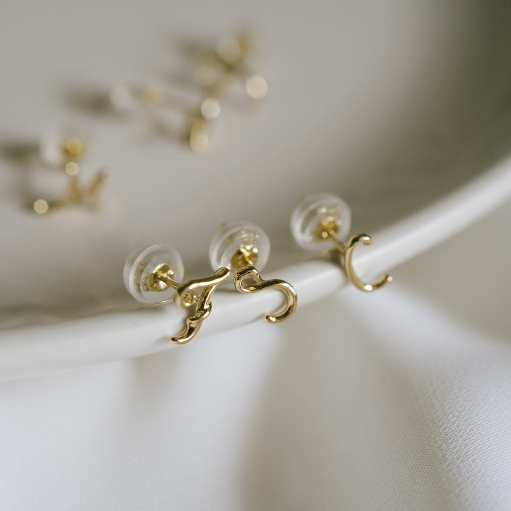 18K Gold Petit Cursive Initial Earring | MOLLICA LETTERA